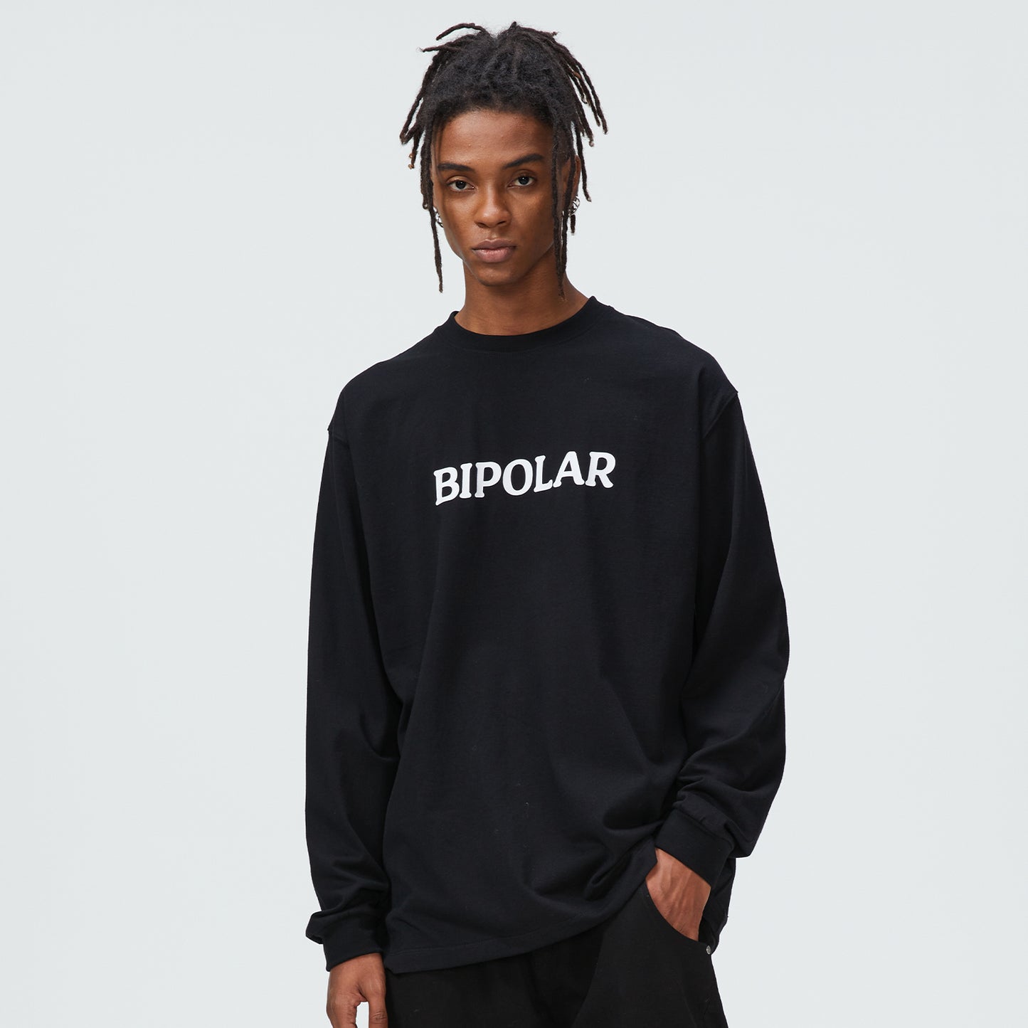 BIPOLARベーシックワードオフセットプリント長袖Tシャツ